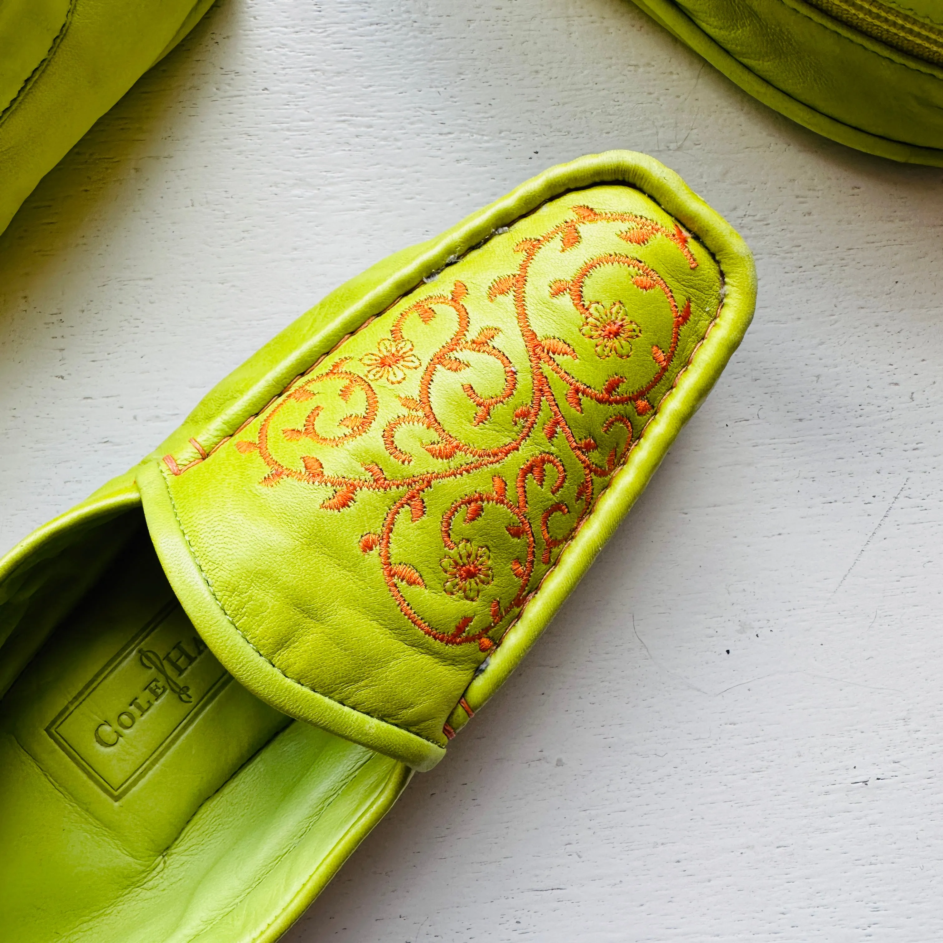 COLE HAAN LEATHER SLIP ON LOAFERS // SIZE 7.5