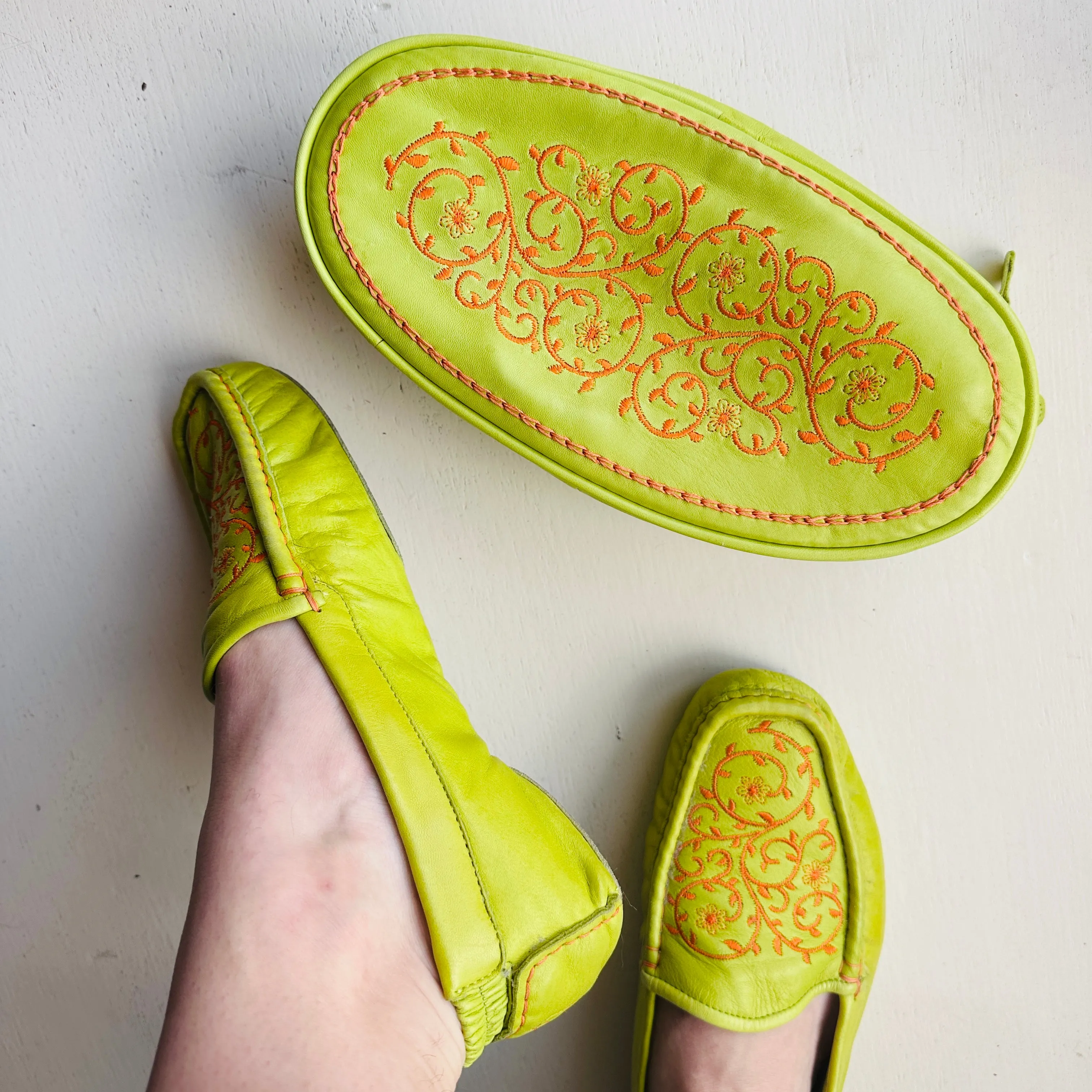 COLE HAAN LEATHER SLIP ON LOAFERS // SIZE 7.5