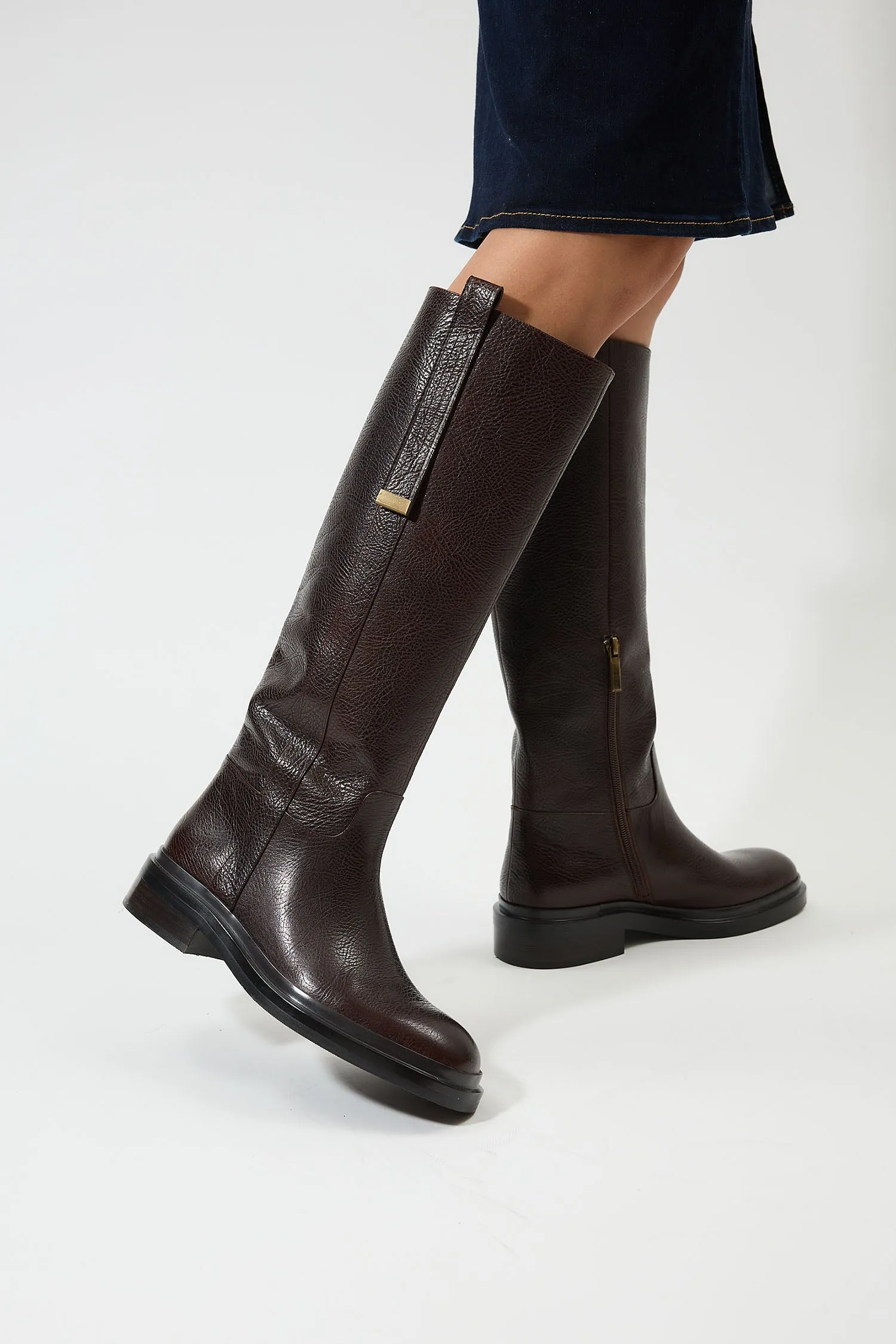 Mania Brown