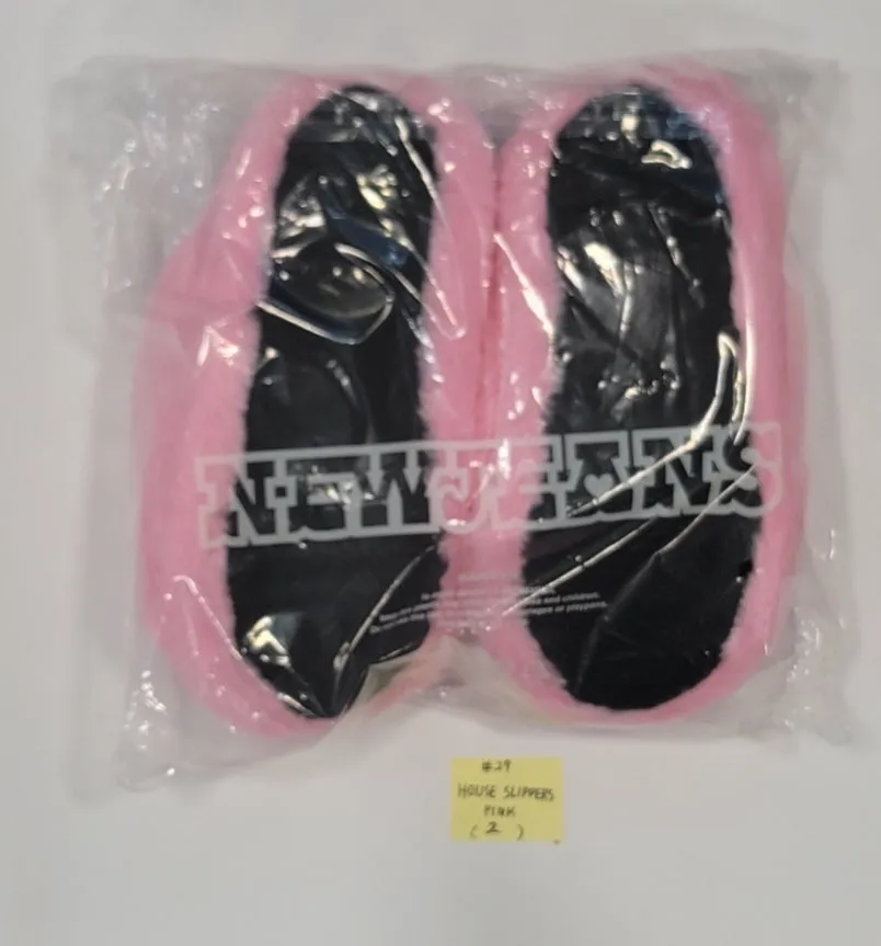 New Jeans - New Jeans x Line Friends Pop-Up Store Official MD (Plush Mini Pouch, Doll Closet, Plush Sticon, Medium-Sized Doll, Costume Plush, Plush House Slippers) [23.12.13]