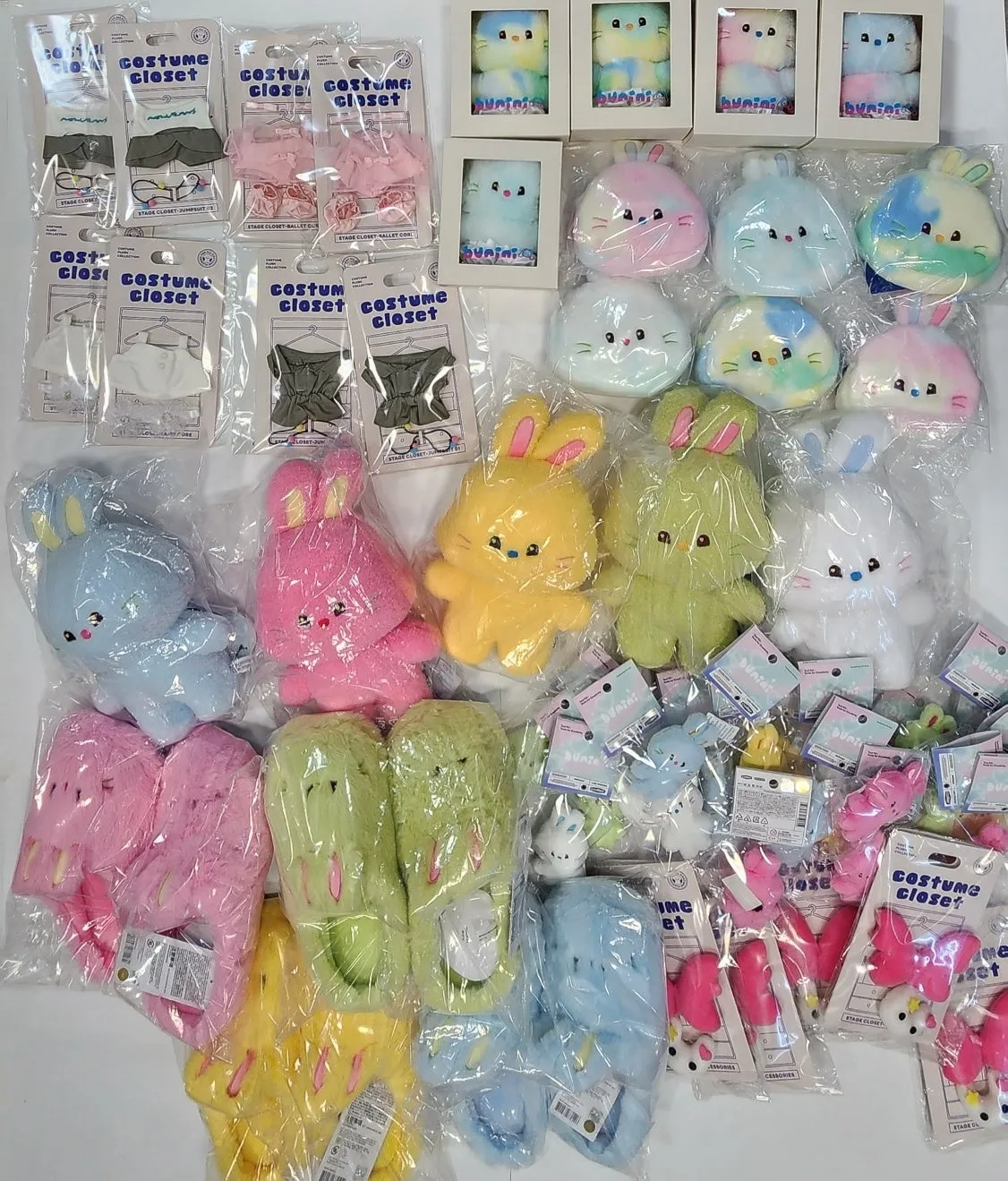 New Jeans - New Jeans x Line Friends Pop-Up Store Official MD (Plush Mini Pouch, Doll Closet, Plush Sticon, Medium-Sized Doll, Costume Plush, Plush House Slippers) [23.12.13]