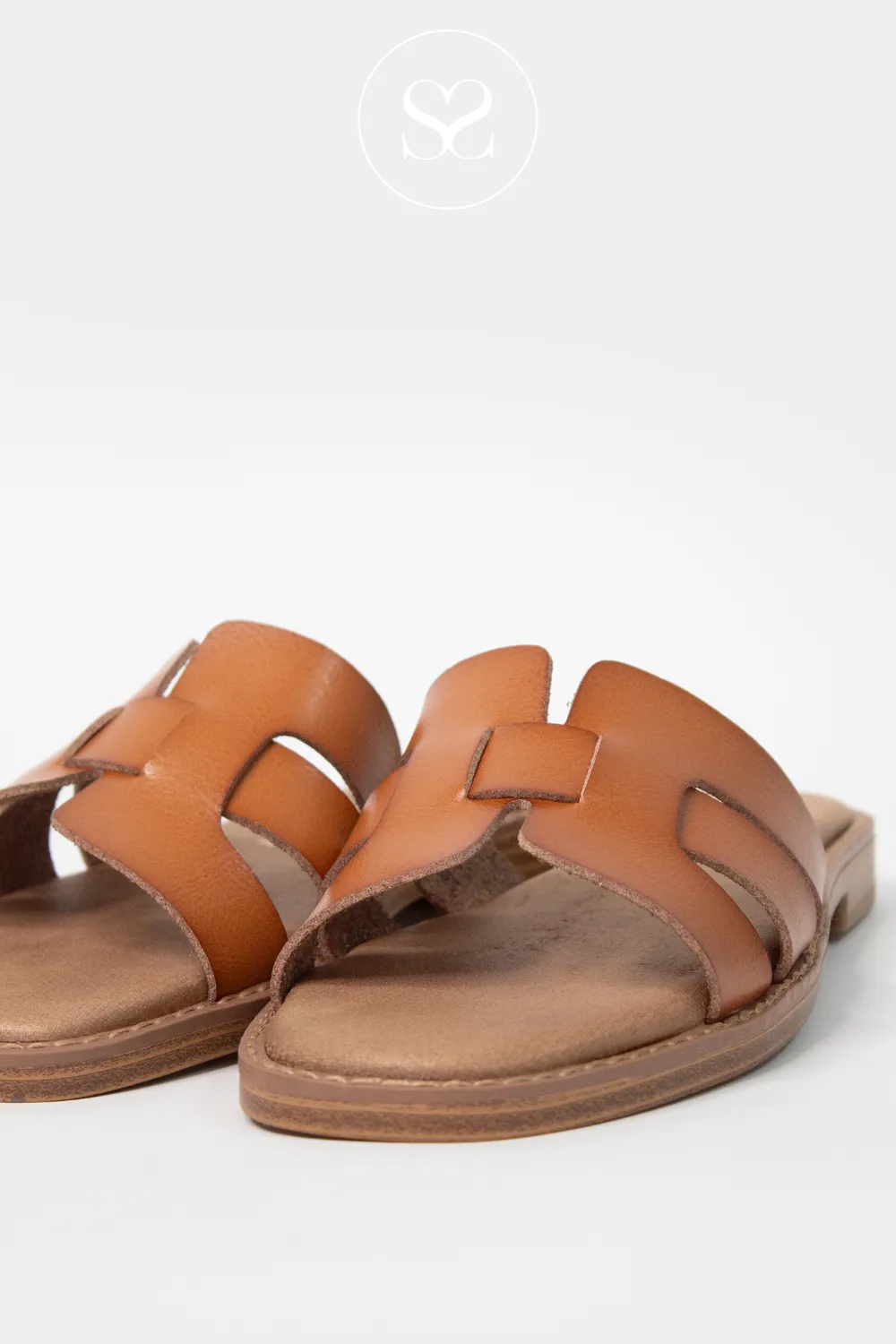 XTI 143867 CAMEL LOW BLOCK HEEL SLIDER SANDALS